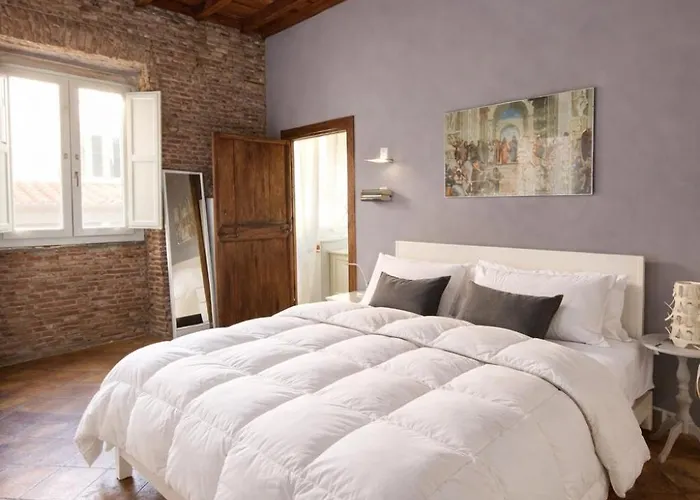 Navona Fox House 2